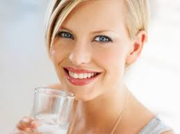 Picie dużych ilości wody mineralnej pomoże ci schudnąć