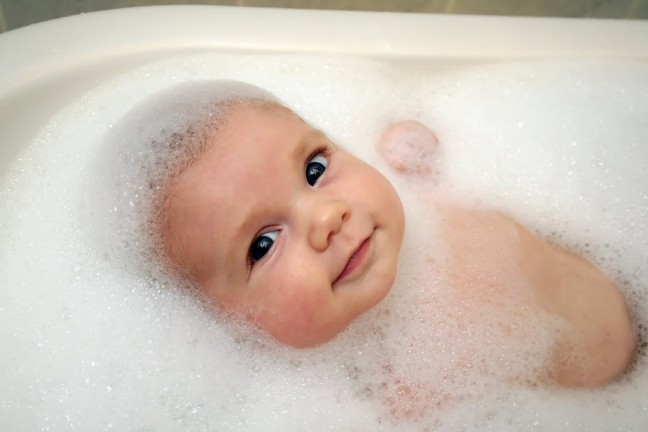 Czym myć noworodka?