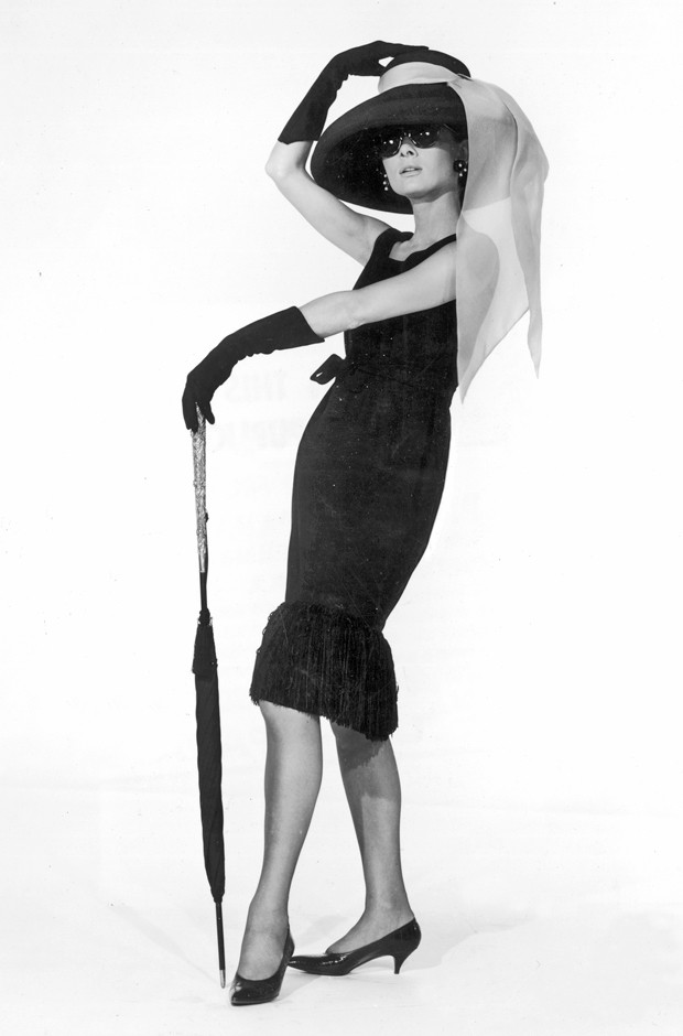 Czarna klasyczna sukienka tzw. mała czarna weszła do kobiecych szaf dzięki Coco Chanel