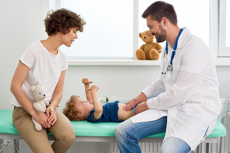 Dziecko z zaparciem powinien obejrzeć pediatra