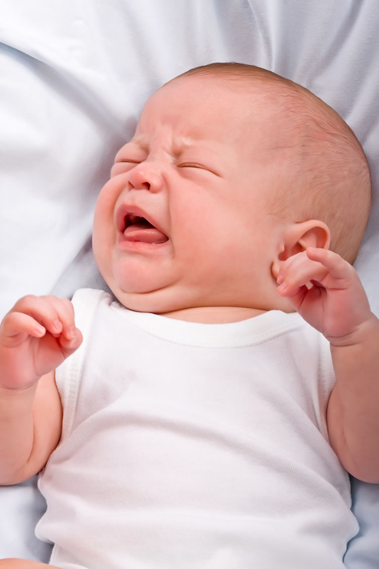 Dziecko podczas wzdęć zanosi się płaczem 