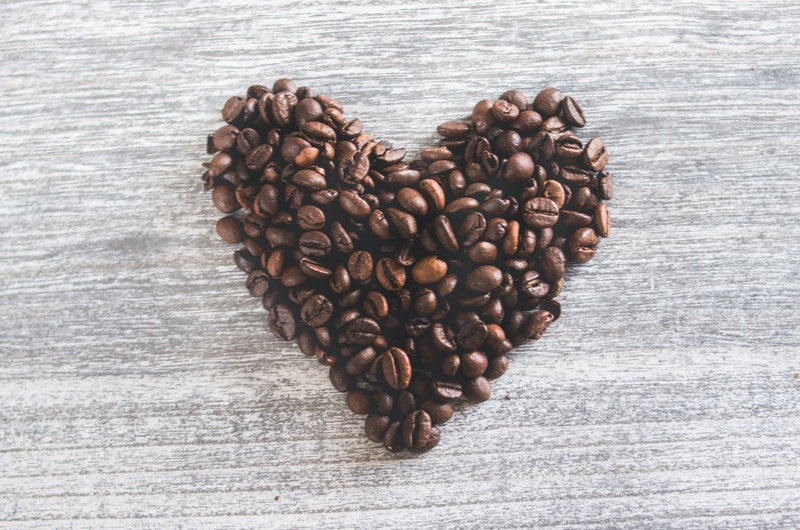 serce ułożone z kawy