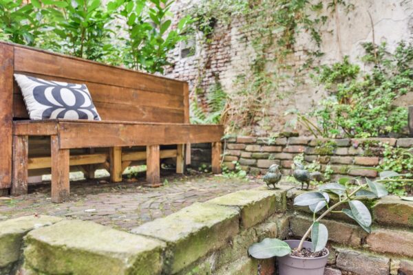 Ławki ogrodowe - Jak wybrać idealną dla Twojej przestrzeni? Akord